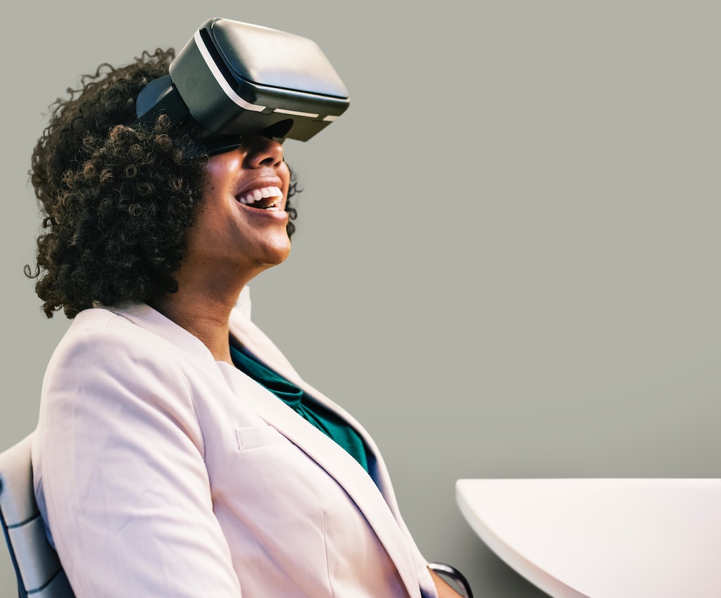 Mit einer VR-Brille ein Haus kaufen: Utopie oder Realität? (Foto: rawpixel, Unsplash)